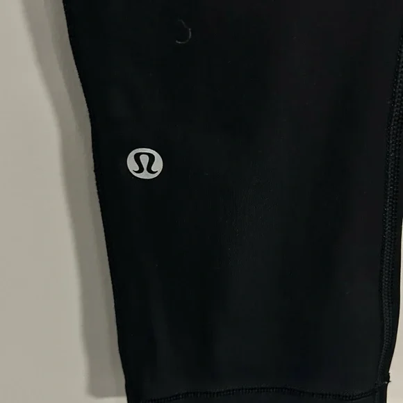 Lululemon cropped 19” Black High-Waisted Leggings - Picture 5 of 5
